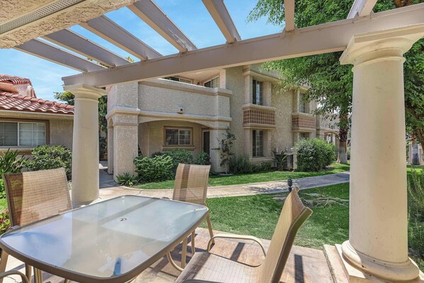 تناول الطعام بالخارج