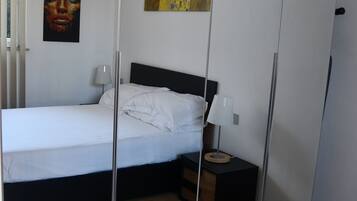 1 chambre, fer et planche Ă repasser, Wi-Fi gratuit, draps fournis