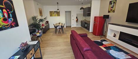 Smart-TV, Kamin, Stereoanlage