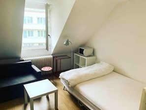 1 bedroom, desk, free WiFi, bed sheets