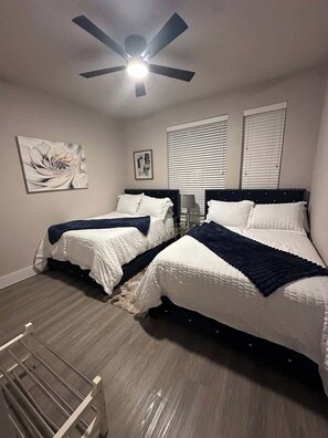 2 chambres, fer et planche à repasser, Wi-Fi, draps fournis