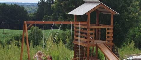 Área de juegos infantiles al aire libre