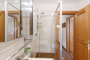 Shower, free toiletries, hair dryer, towels