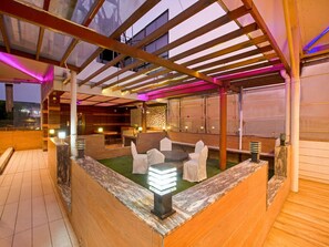 House | Outdoor dining