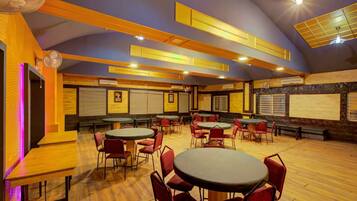 House | Tempat makan