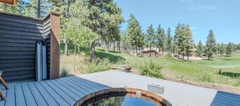 Cottage on the 10th Tee Beautiful Stay for 7 w/ Hot Tub & Fire Pit