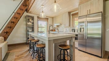 House, Multiple Beds, Hot Tub, Mountain View (Cottage on the 10th Tee) | Private kitchen | Fridge, microwave, oven, stovetop