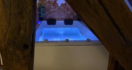 Love Room en centre ville avec Jacuzzi