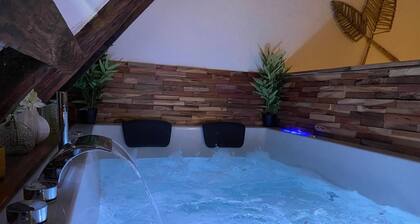 Love Room avec Jacuzzi en plein centre ville