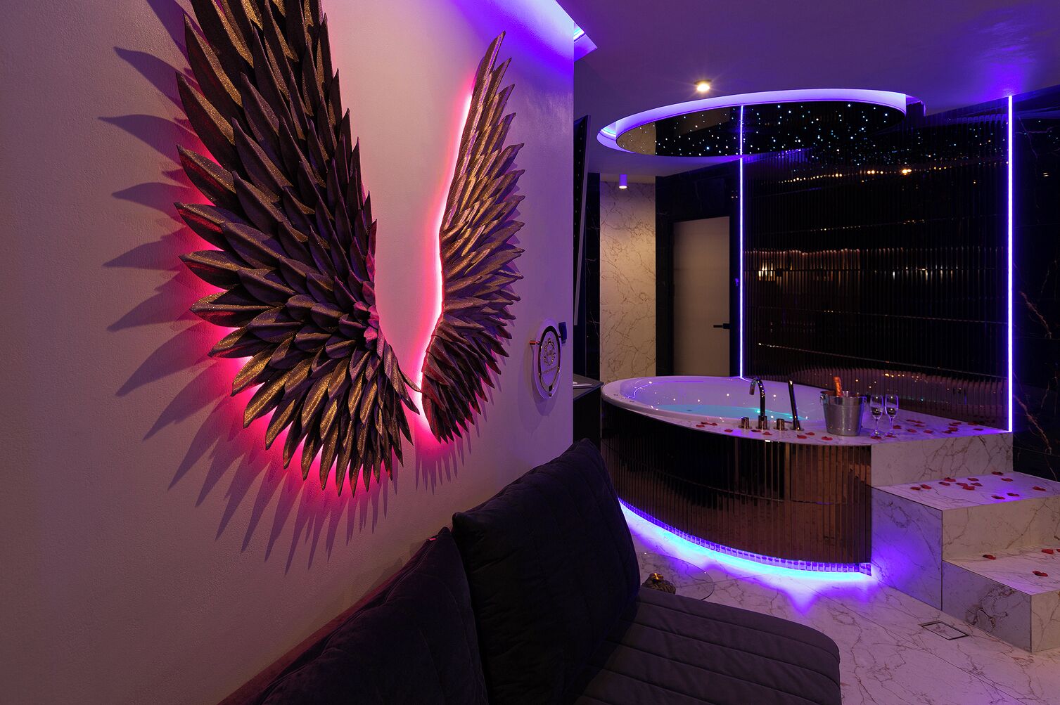 Tabla de planchar con plancha, wifi gratis y ropa de cama 