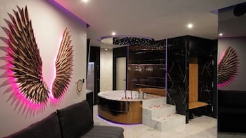 Presidential Apartment | Iron/ironing board, free WiFi, bed sheets