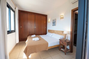 3 bedrooms, in-room safe, iron/ironing board, travel crib - Elegant and modern villa with private pool (Cala D'or (Santanyi))