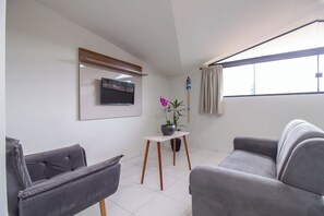 Deluxe Quadruple Room, City View | Free WiFi - Pousada Lagoa Azul (Paraty)