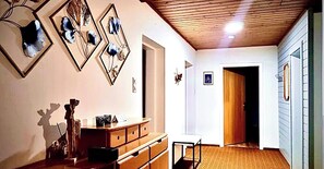 Interior - Large apartment including Hohe Tauern Sommercard. Hiking, golf, skiing, cycling (Mittersill)