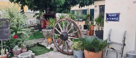 المنشأة من الخارج