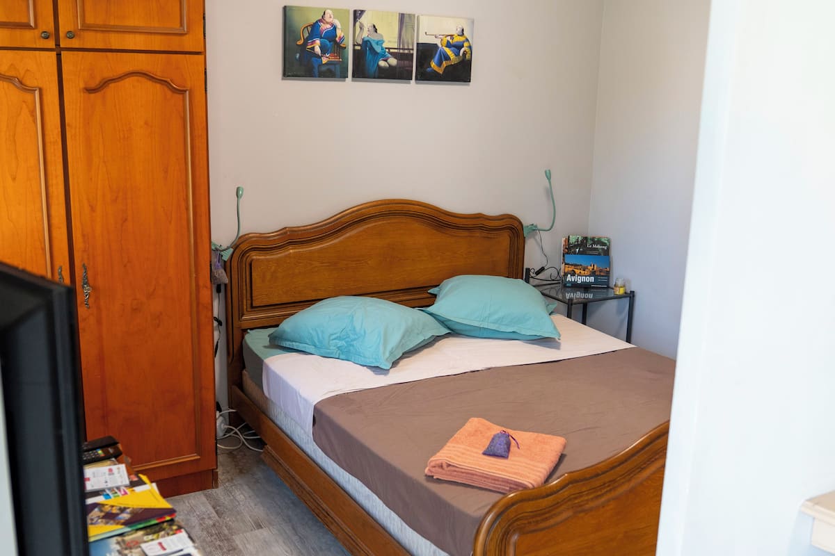 Classic Apartment, Garden View | Soundproofing, iron/ironing board, free WiFi