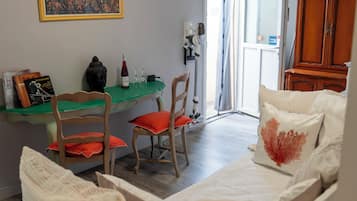 Comfort Apartment, Garden View | Living area