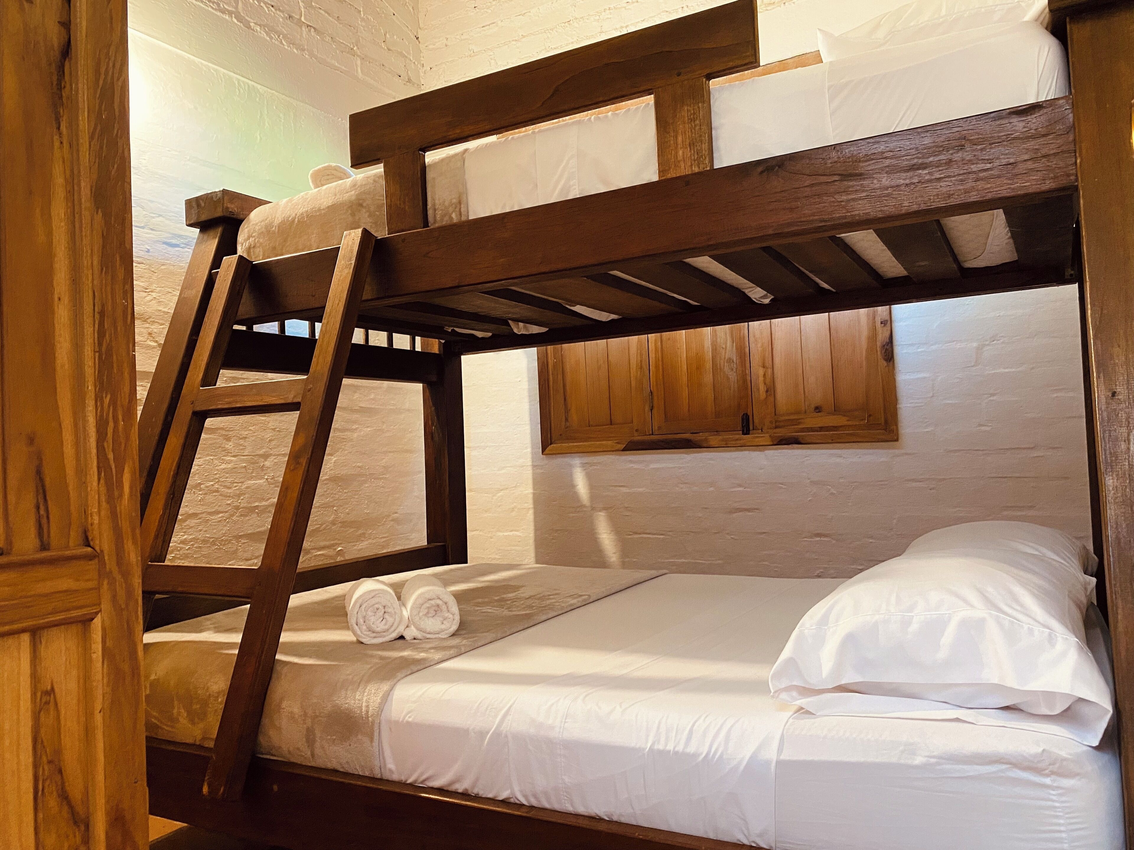 5 slaapkamers, een strijkplank/strijkijzer, wifi, beddengoed