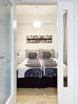 1 bedroom, free WiFi, bed sheets - Modern compact top floor flat, parking garage, huge balcony, open views (Espoo)