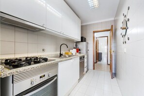 Frigorifero, microonde, forno, lavastoviglie