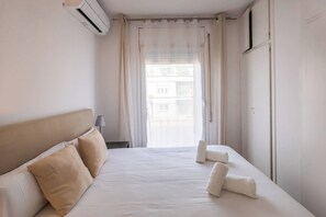 3 habitaciones, tabla de planchar con plancha, internet y ropa de cama 
