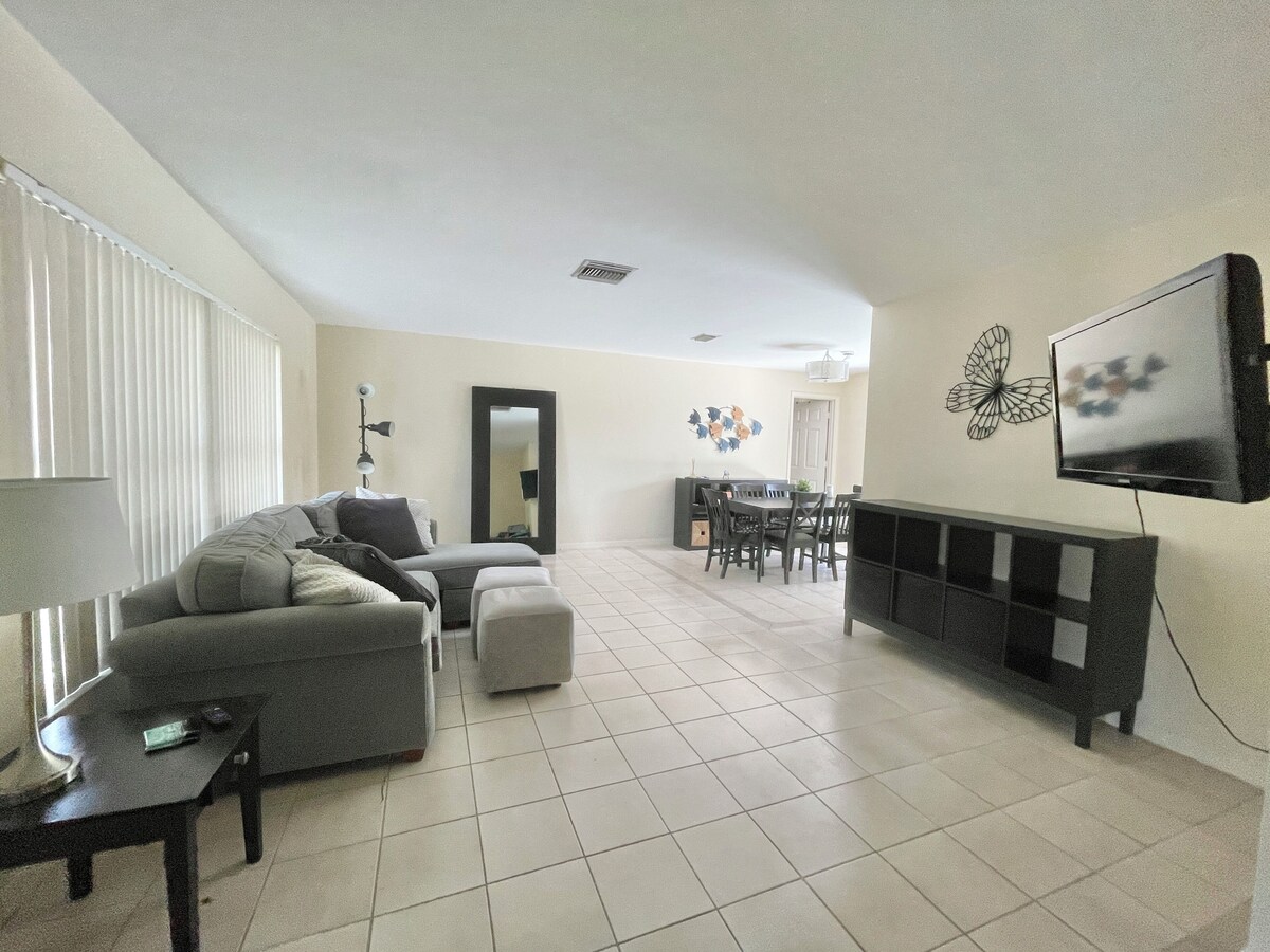 Photo 6 of Fabulous centrally located 3-bedroom house with private pool in Naples