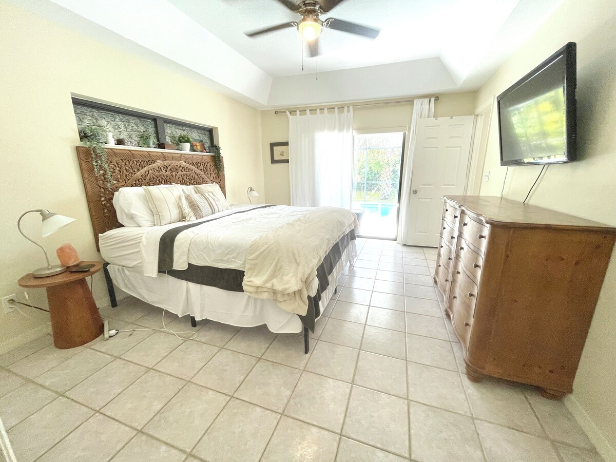 Photo 8 of Fabulous centrally located 3-bedroom house with private pool in Naples