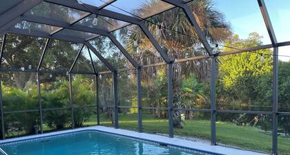Fabulous centrally located 3-bedroom house with private pool in Naples