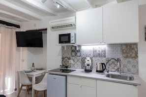 Micro-ondes, four, plaque de cuisson