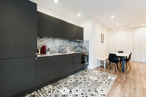 Fridge, microwave, oven, dishwasher - GuestReady - Comfort & Convenience in Bonfim (Porto)