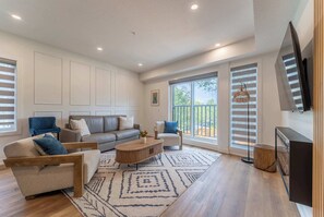 Fernseher, Kamin, Arbeitsbereiche