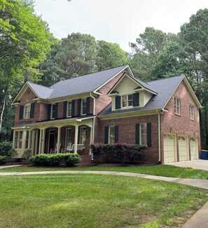 Exterior - Private Home Office, Ultafast WiFi, Designer Furnishings & Luxury Bedding (Raleigh)