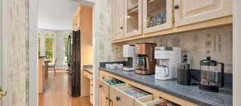 Private Home Office, Ultafast WiFi, Designer Furnishings & Luxury Bedding