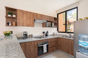 Micro-ondes, four, plaque de cuisson