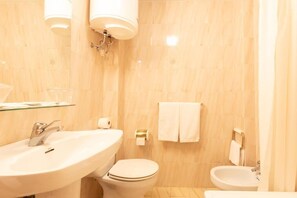 Handtücher, Seife, Shampoo, Toilettenpapier