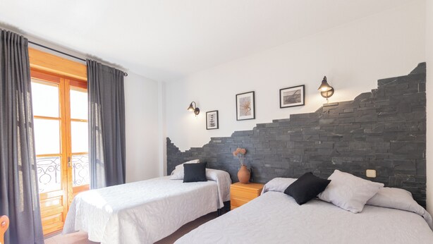 Triple Room | Desk, laptop workspace, WiFi (free), individually decorated - HOTEL PALACIO COGOLLUDO (Cogolludo)