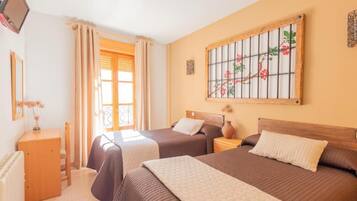 Bureau, espace de travail pour ordinateur portable, Wi-Fi gratuit