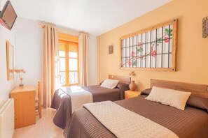 Desk, laptop workspace, free WiFi, bed sheets - HOTEL PALACIO COGOLLUDO (Cogolludo)