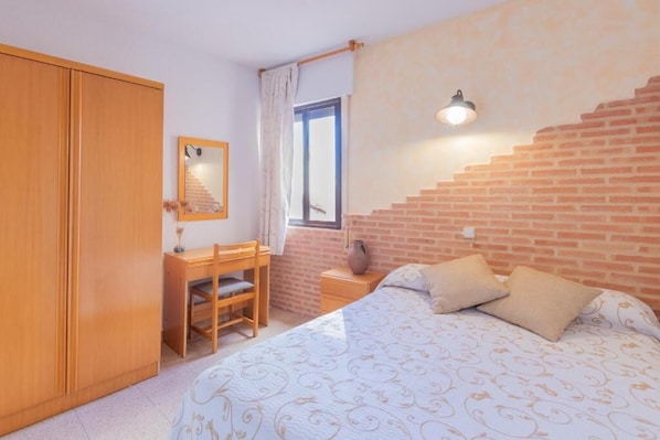 Desk, laptop workspace, free WiFi, bed sheets - HOTEL PALACIO COGOLLUDO (Cogolludo)