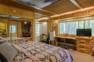 Decoración personalizada, muebles diferentes y escritorio 