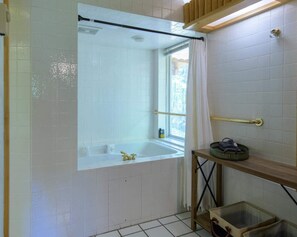 Studio, 1 King Bed, Fireplace, Garden View (Fishing Escape in the Woods) | Individually decorated, individually furnished, desk, laptop workspace