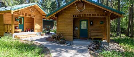 Studio, 1 suuri parisänky, takka, näköala puutarhaan (Fishing Escape in the Woods) | Näkymä huoneesta