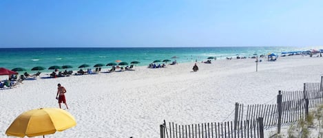 Condo, varias camas (Sea Oats 212) | Playa | En la playa