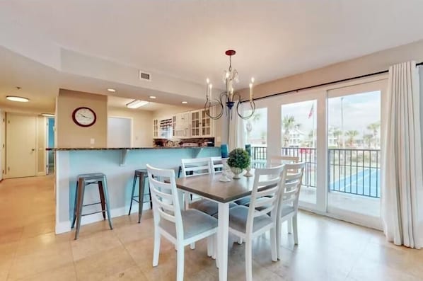 Condo, várias camas (Sea Oats 212) | Opções para refeição