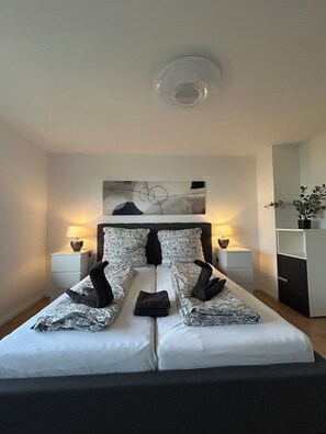 2 室のベッドルーム、インターネット、ベッドシーツ