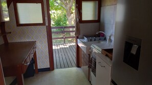 Refrigerador, microondas, horno y parrilla de estufa