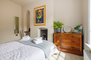 2 bedrooms, iron/ironing board, travel cot, free WiFi