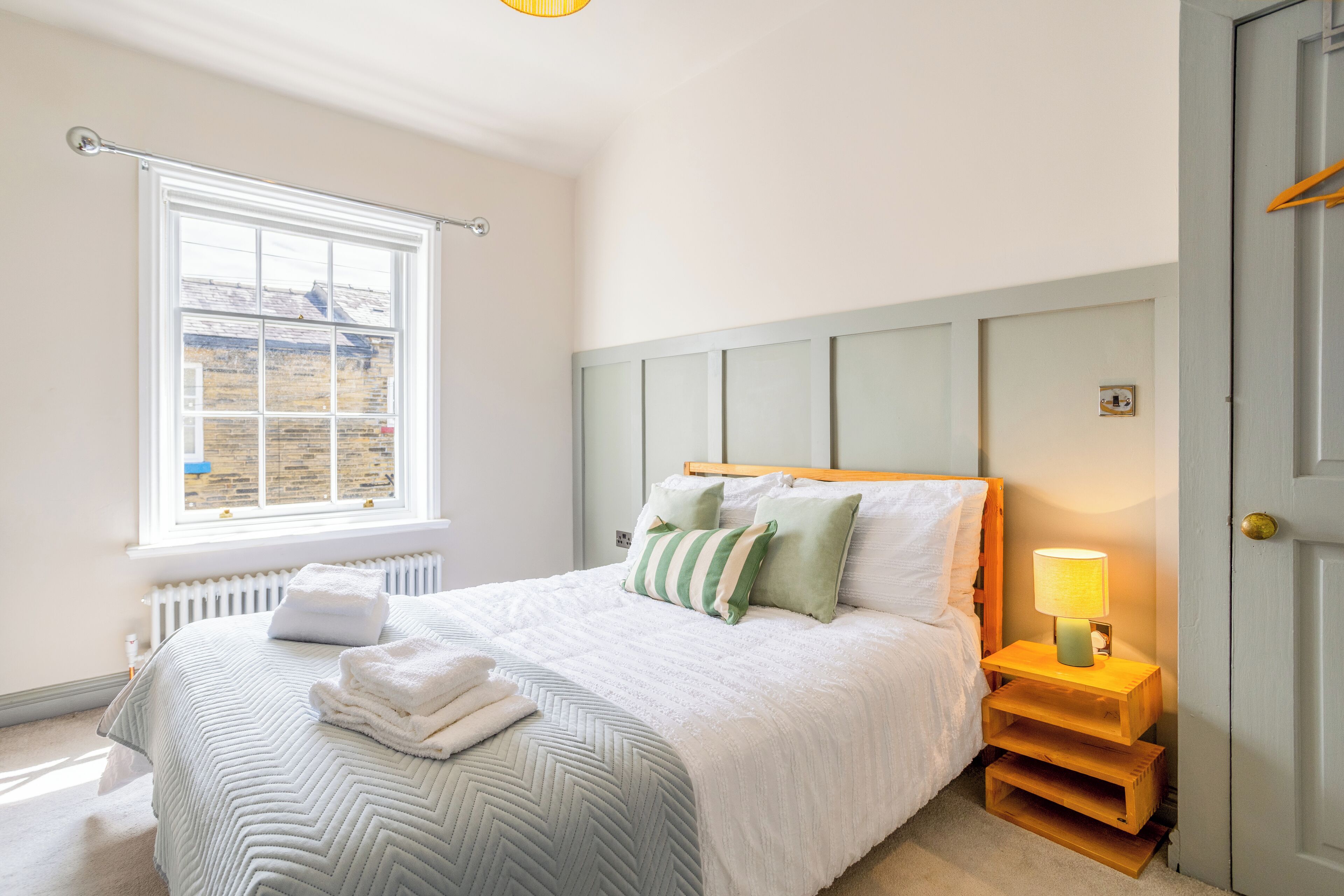 2 bedrooms, desk, iron/ironing board, travel cot