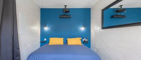 Een strijkplank/strijkijzer, gratis wifi, beddengoed