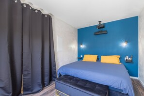 Iron/ironing board, free WiFi, bed sheets